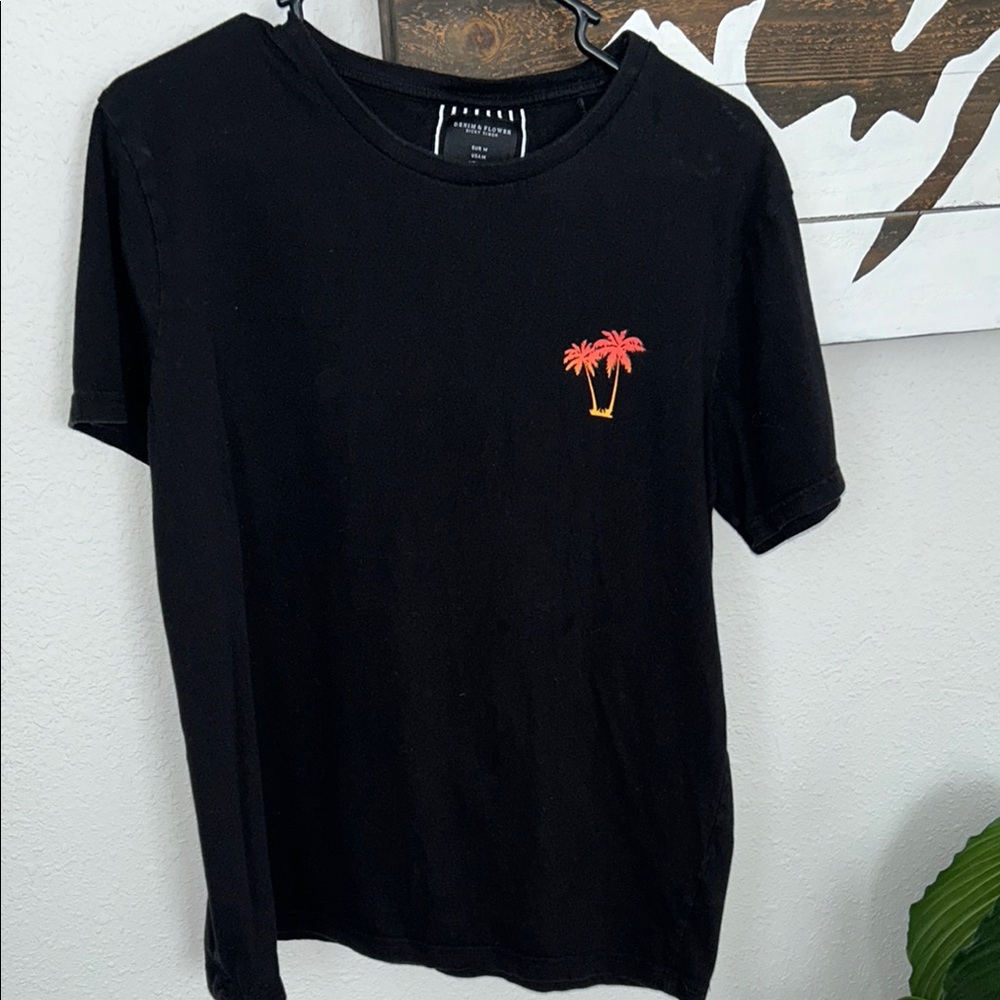 Urban Outfitters Black Short Sleeve Tee with Red Palm Tree Graphic